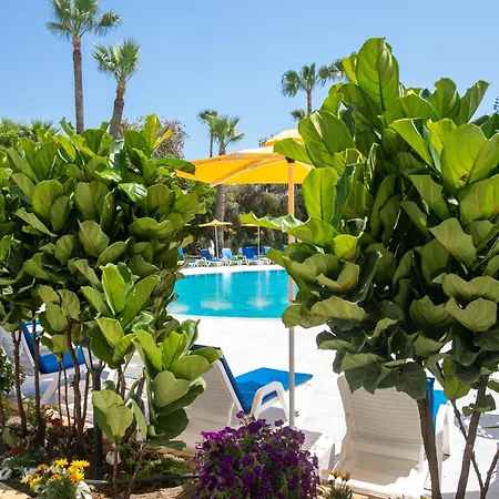 Papouis Hotel 3*